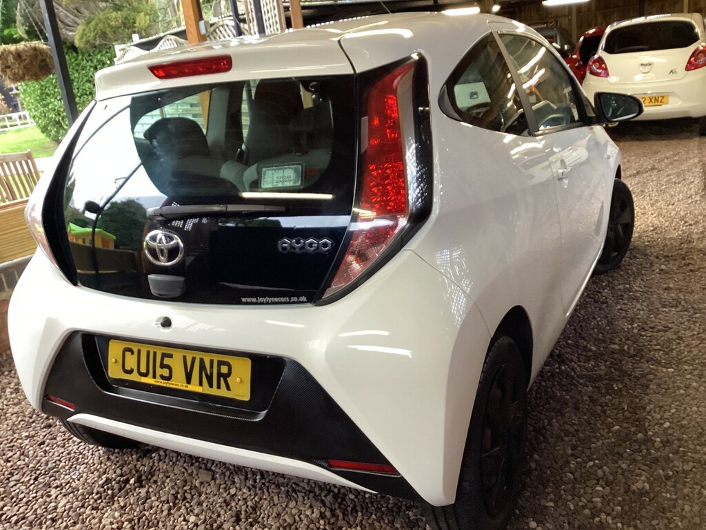 Toyota Aygo 1.0 Vvt-i X-play CU15VNR White #3