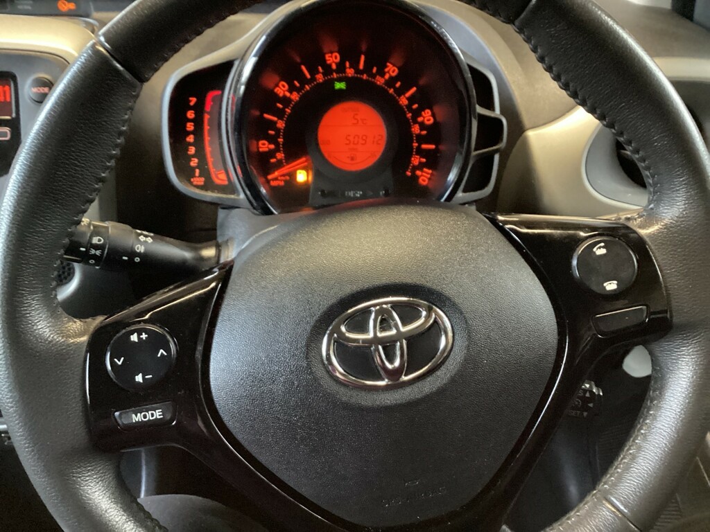 Toyota Aygo 1.0 Vvt-i X-play CU15VNR White #6