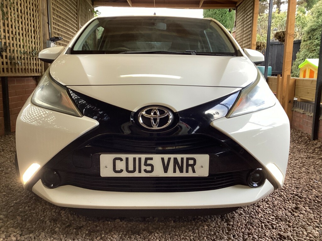 Toyota Aygo 1.0 Vvt-i X-play CU15VNR White #2