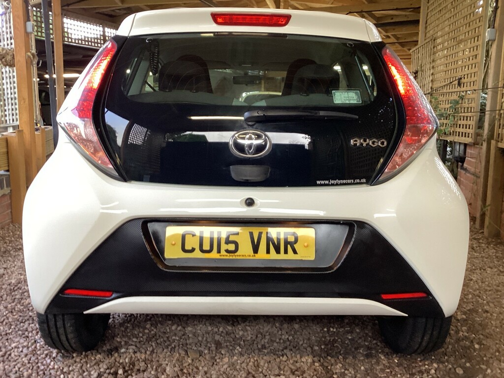 Toyota Aygo 1.0 Vvt-i X-play CU15VNR White #4