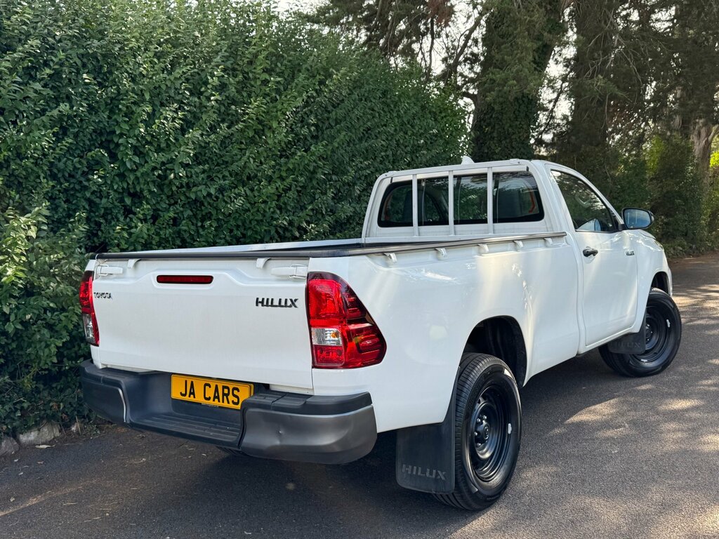 Toyota HILUX 2.4 D-4d Active Pickup 4Wd Euro White #5