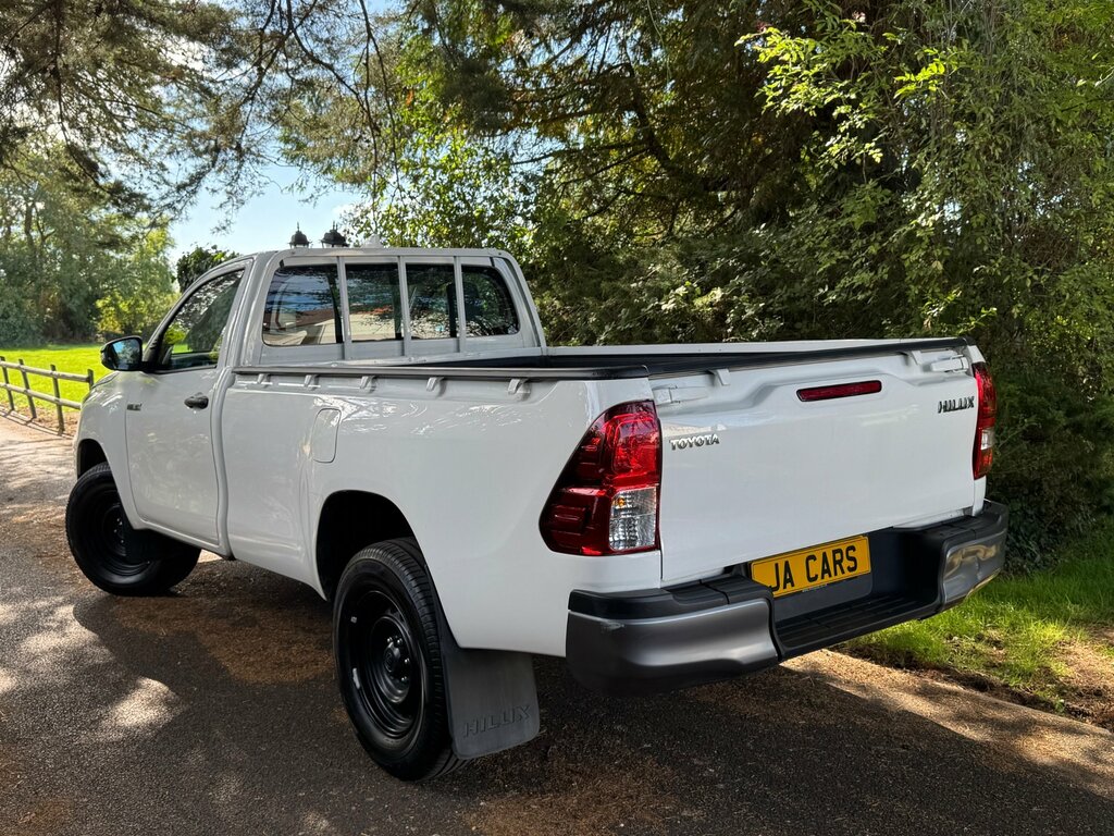 Toyota HILUX 2.4 D-4d Active Pickup 4Wd Euro White #3
