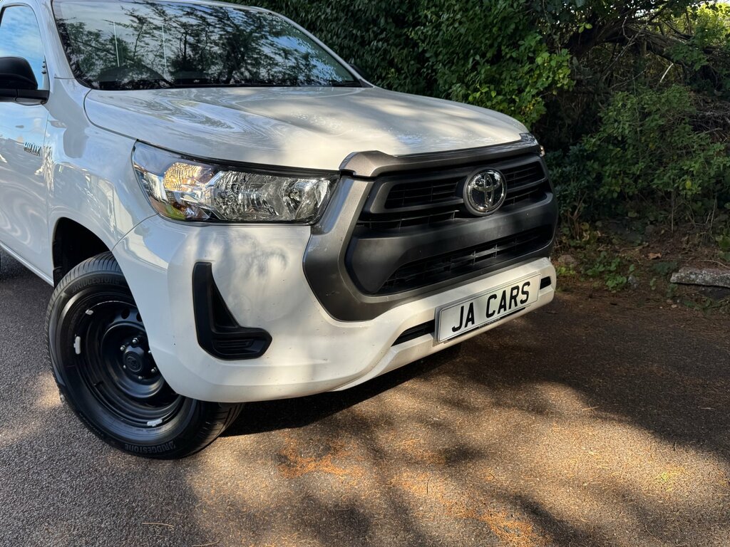 Toyota HILUX 2.4 D-4d Active Pickup 4Wd Euro White #2