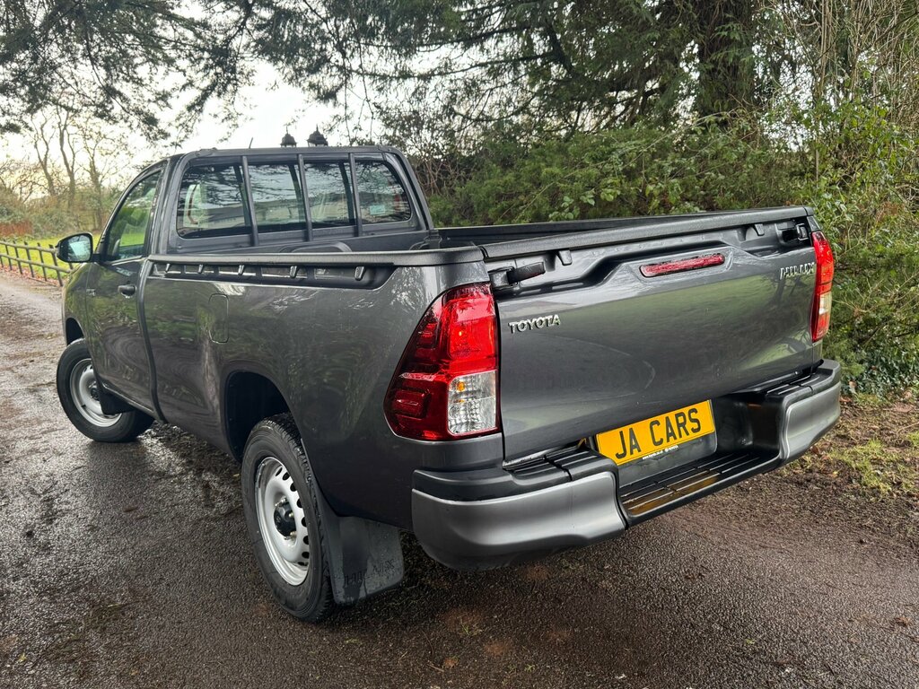 Toyota HILUX 2.4 D-4d Active Narrow Body Pickup Manu Grey #4