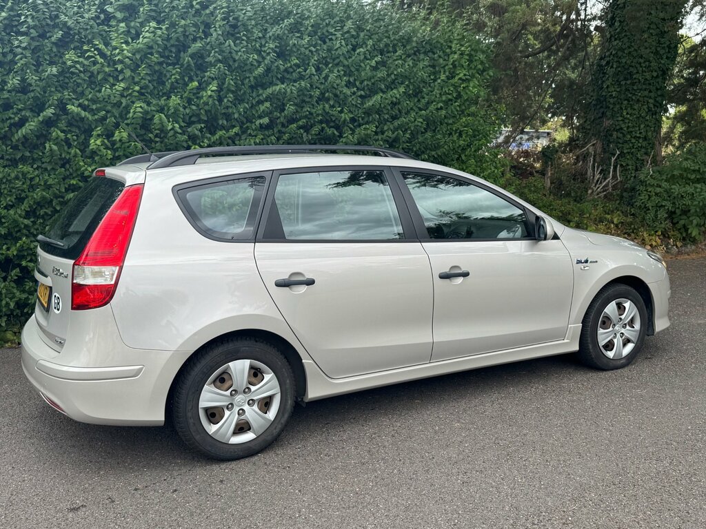 Hyundai I30 1.6 Crdi Blue Drive Comfort Euro 5 Left Hand Drive RX12KRU Beige #2