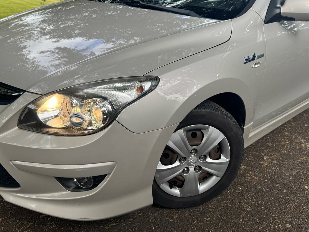 Hyundai I30 1.6 Crdi Blue Drive Comfort Euro 5 Left Hand Drive RX12KRU Beige #6