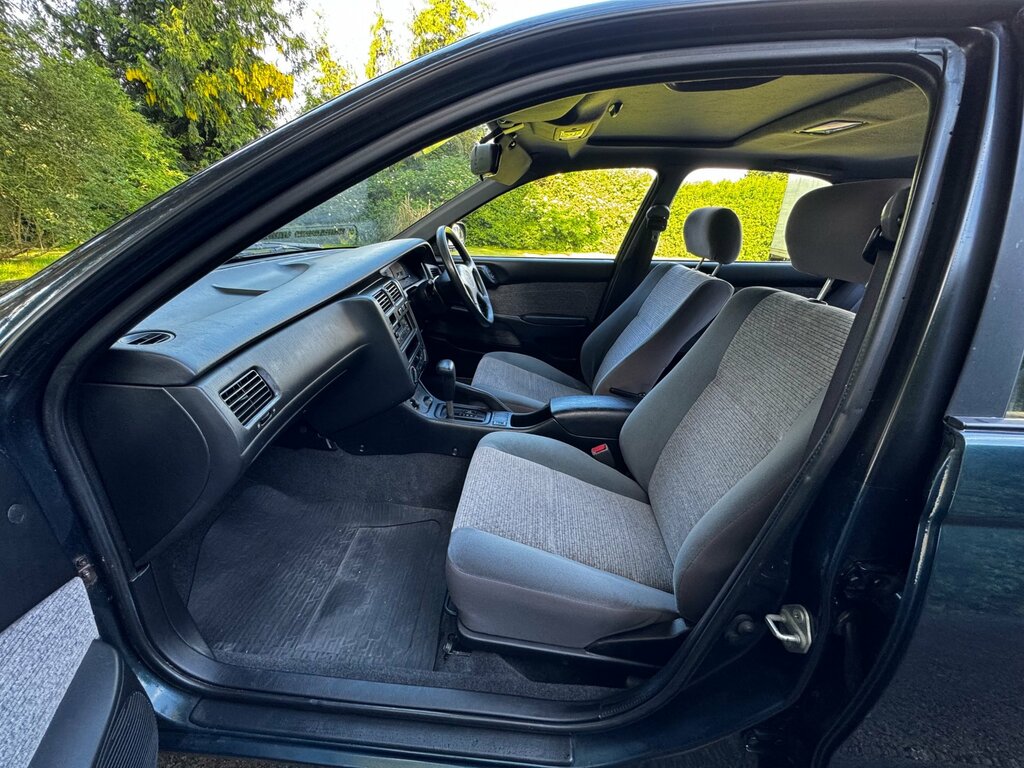 Toyota Carina E 1.6 Gli White #12
