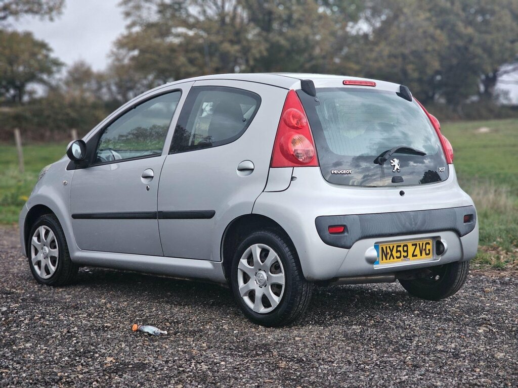 Peugeot 107 1.0 12V Urban Euro 4 NX59ZVG Silver #4