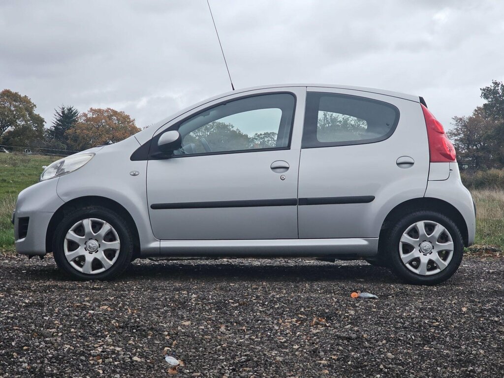 Peugeot 107 1.0 12V Urban Euro 4 NX59ZVG Silver #5