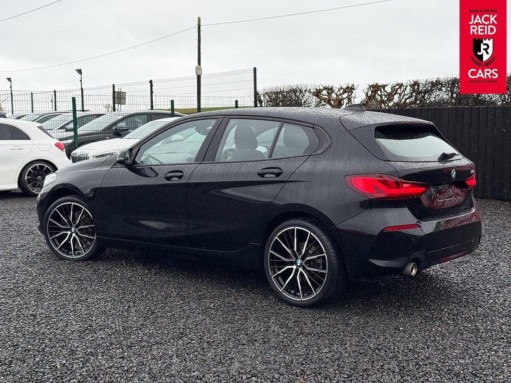 BMW 1 Series Hatchback  Black #2