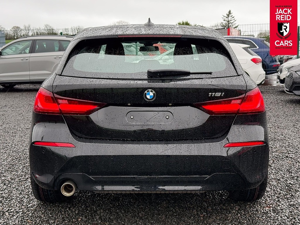 BMW 1 Series Hatchback  Black #3