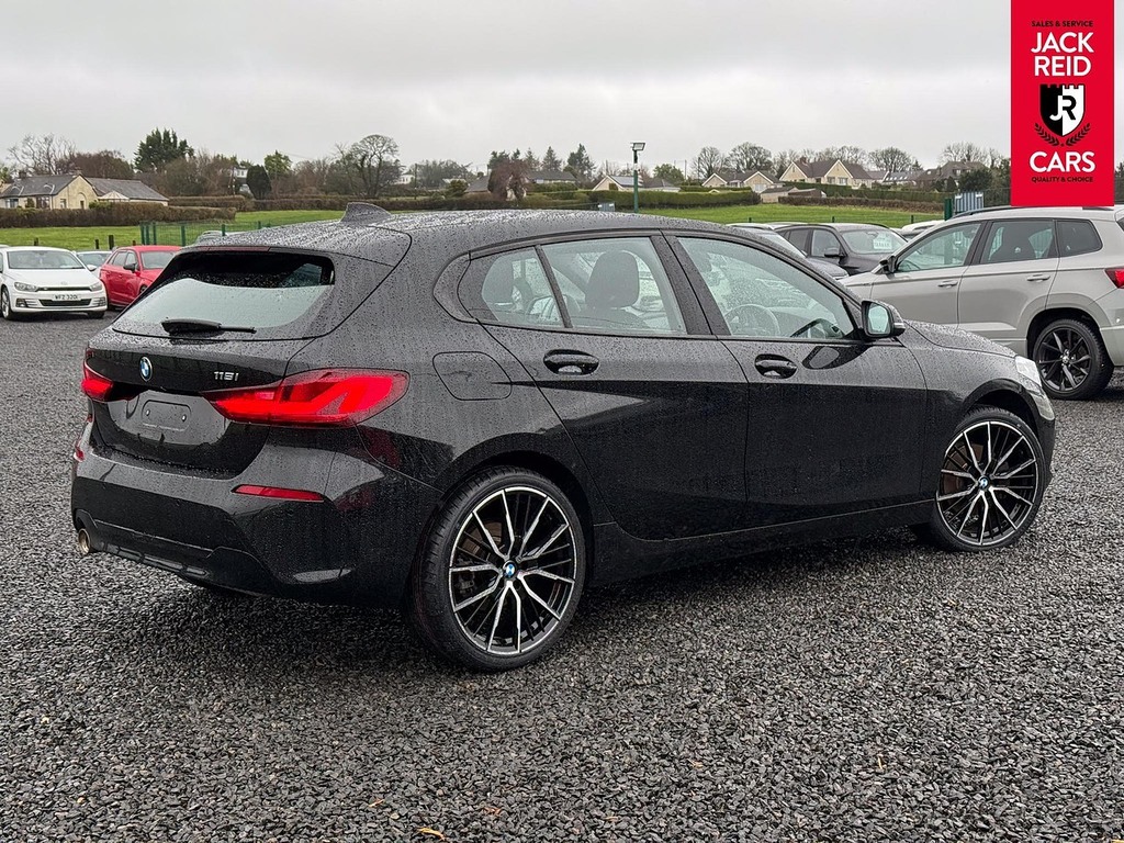 BMW 1 Series Hatchback  Black #4