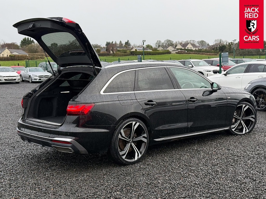 Audi A4 Avant Estate WP70XOU Black #4