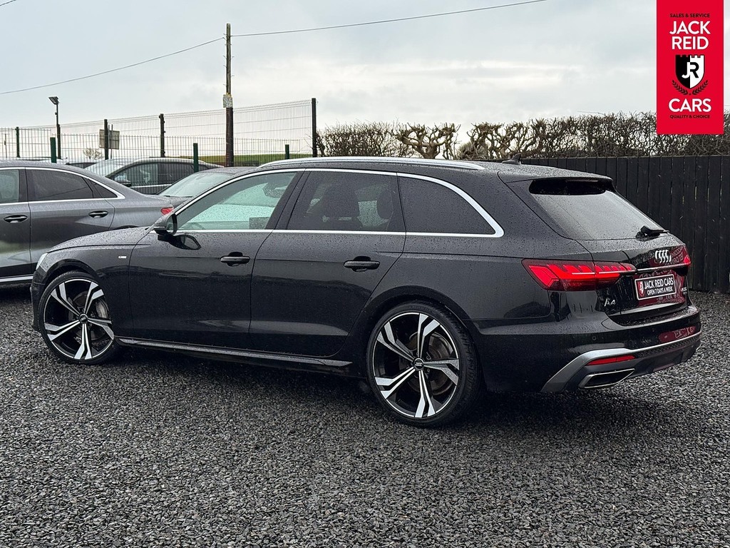 Audi A4 Avant Estate WP70XOU Black #2