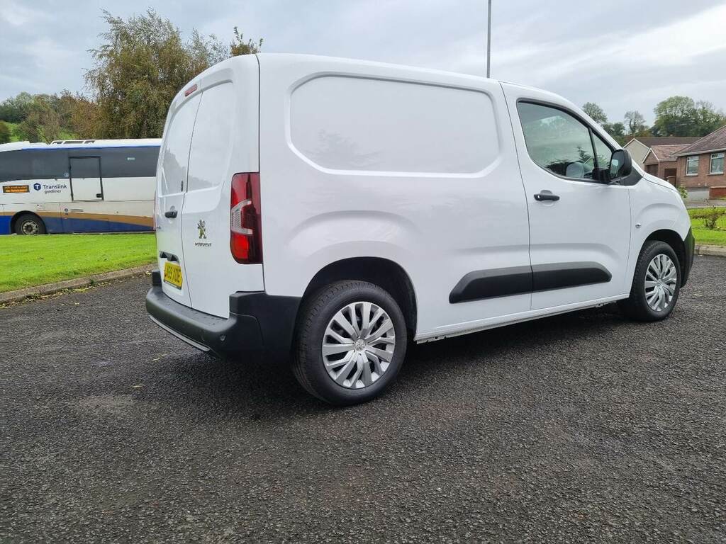 Peugeot Partner 1000 1.5 Bluehdi 130 Professional Van Eat8 LM69XOE White #4