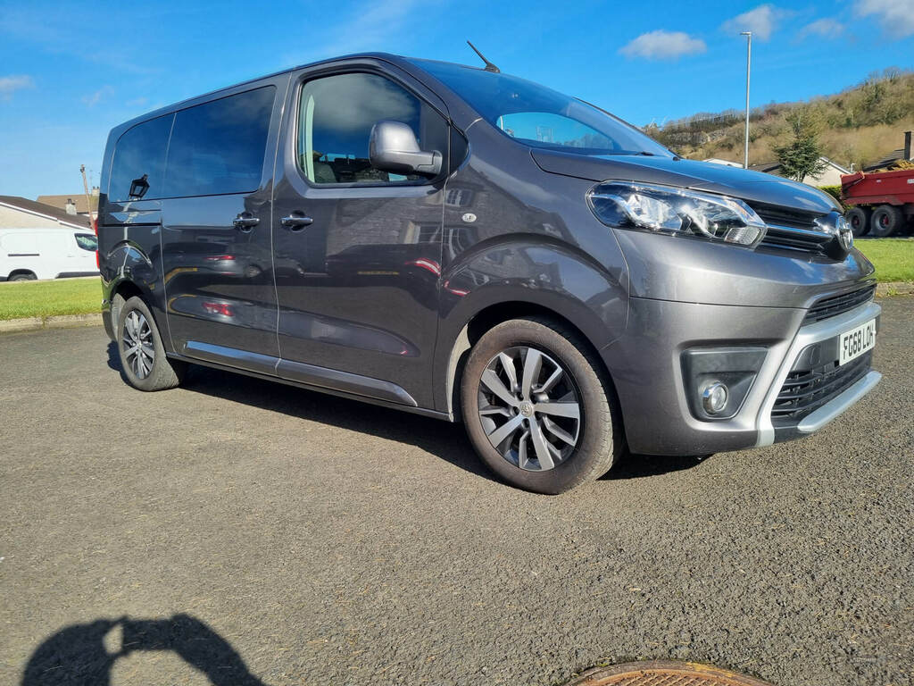 Toyota Proace Verso 2.0D 180 Family Medium Grey