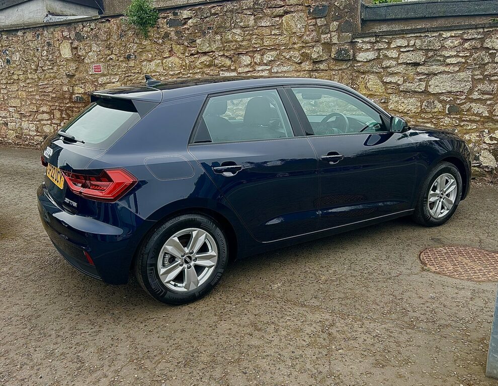 Audi A1 1.0 Tfsi  Blue #3