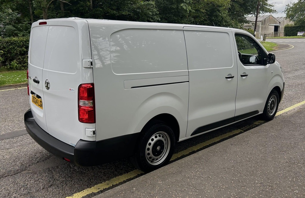 Vauxhall Vivaro 2.0 Turbo D DS24LGN White #3
