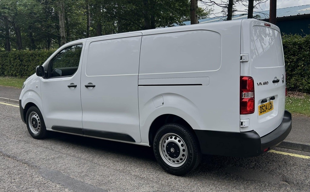 Vauxhall Vivaro 2.0 Turbo D DS24LGN White #4