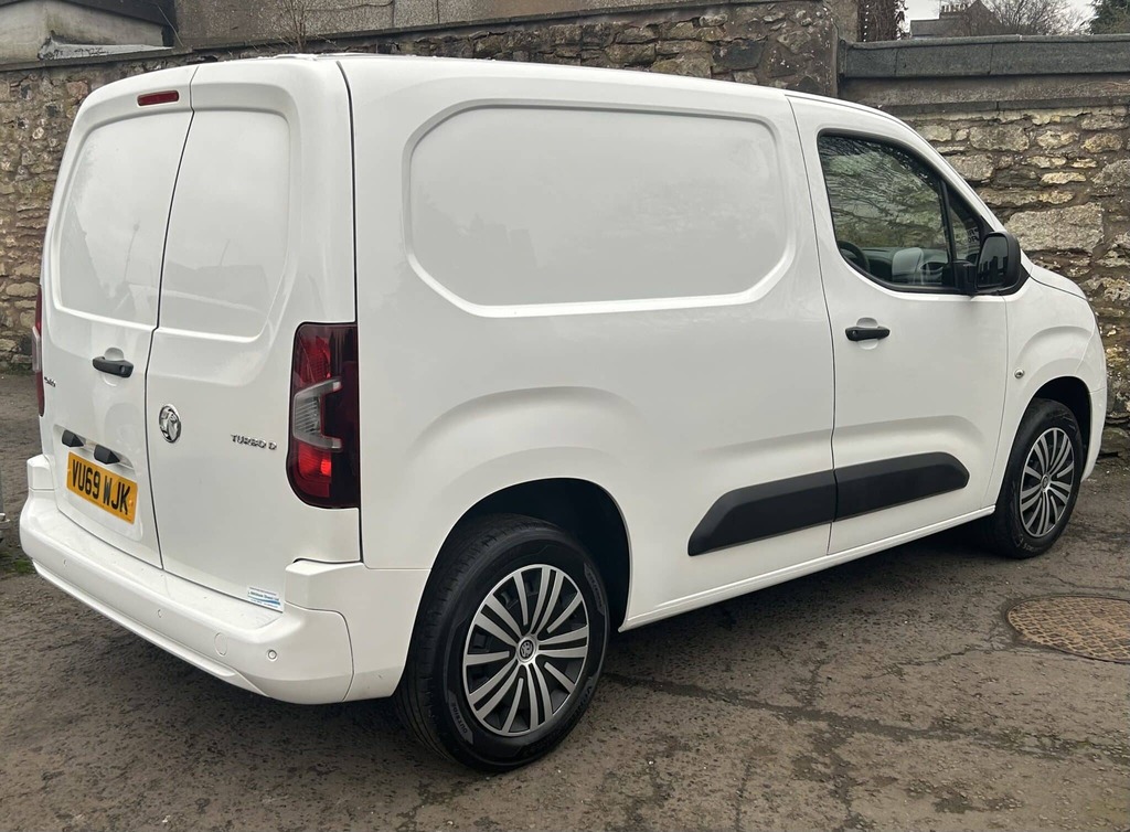 Vauxhall Combo 1.5 Turbo D VU69WJK White #3