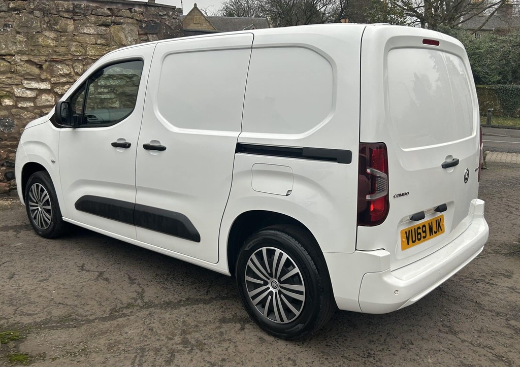 Vauxhall Combo 1.5 Turbo D VU69WJK White #4