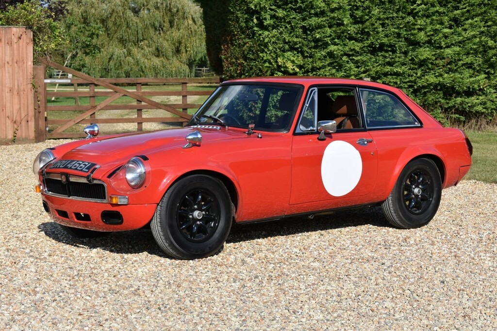 MG MGB -- Orange