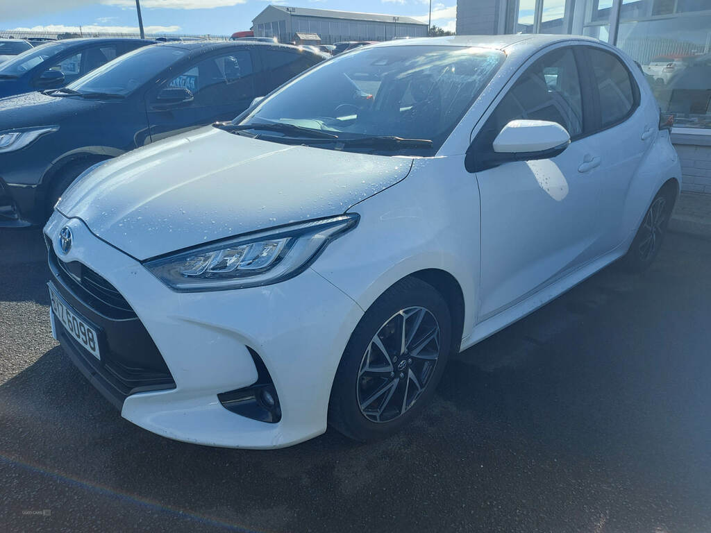 Toyota Yaris 1.5 Hybrid Design Cvt White