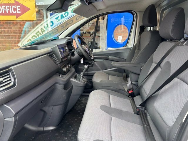 Renault Trafic Panel Van HT22HFR Grey #5