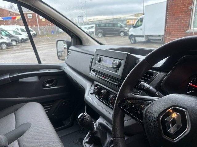 Renault Trafic Panel Van HT22HFR Grey #4