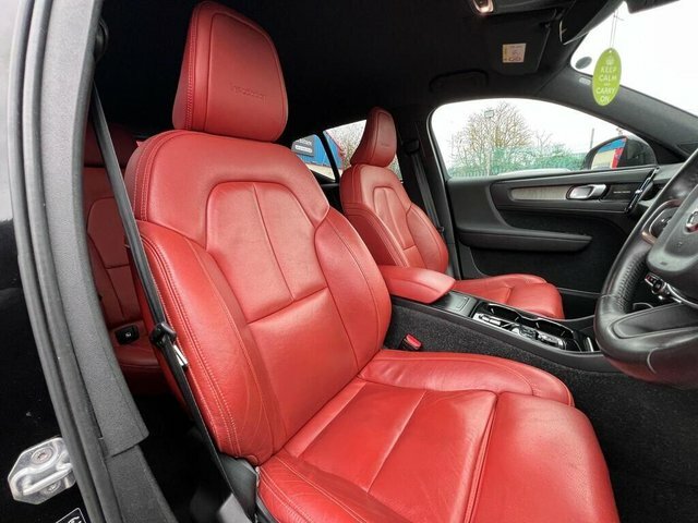 Volvo XC40 2019 2.0 T5 Inscription Pro Suv Aw GP19RMZ Black #3