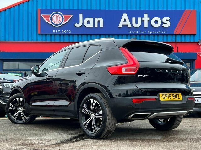 Volvo XC40 2019 2.0 T5 Inscription Pro Suv Aw GP19RMZ Black #2
