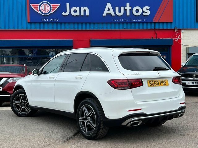 Mercedes-Benz GLC Class 2019 2.0 Glc220d Amg Line Suv G-tronic BG69PBF White #2