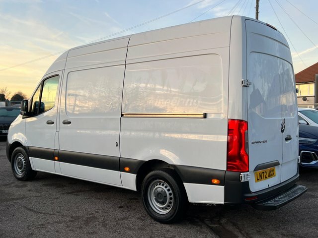 Mercedes-Benz Sprinter 2022 2.0 315 Cdi Progressive Panel Van White #2
