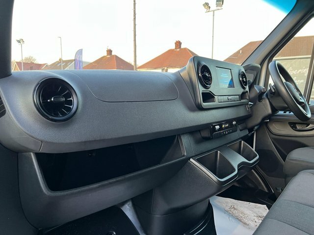 Mercedes-Benz Sprinter 2022 2.0 315 Cdi Progressive Panel Van White #4