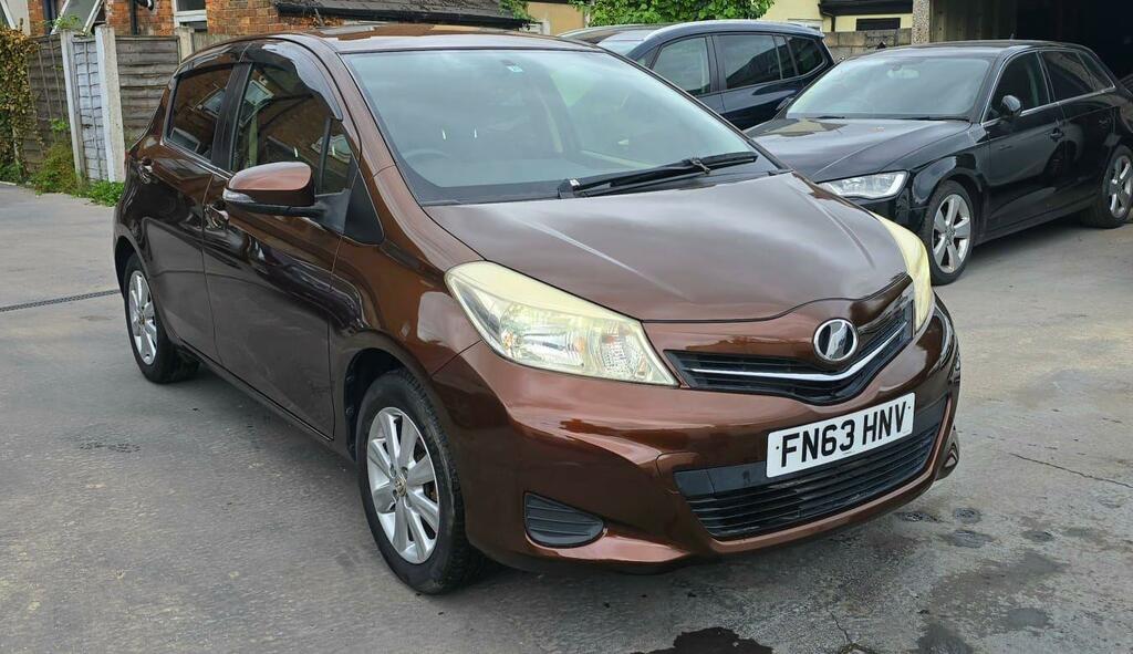 Toyota Vitz Auto Silver #3