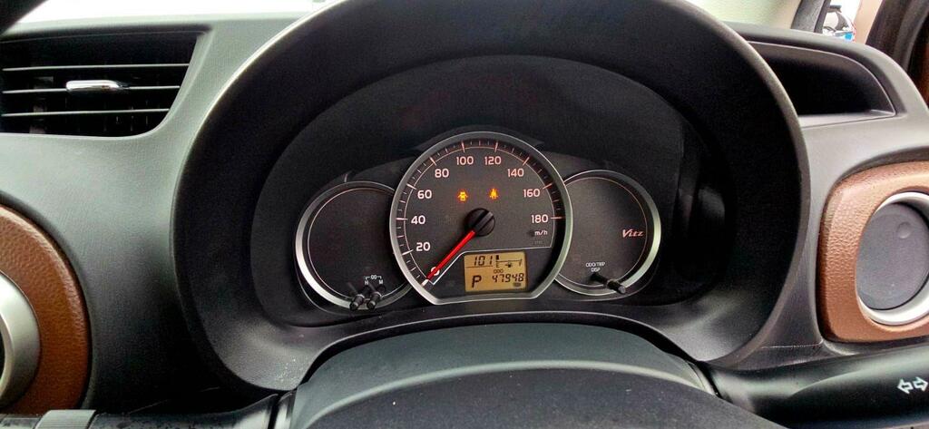 Toyota Vitz Auto Silver
