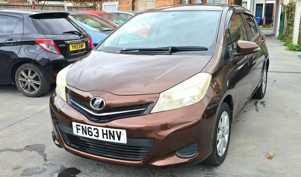 Toyota Vitz Auto Silver #5