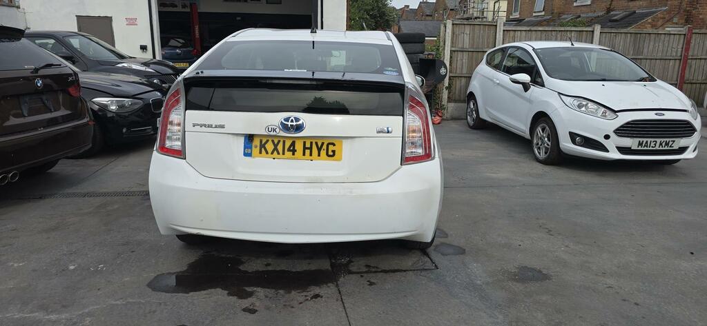 Toyota Prius Hatchback KX14HYG White #3