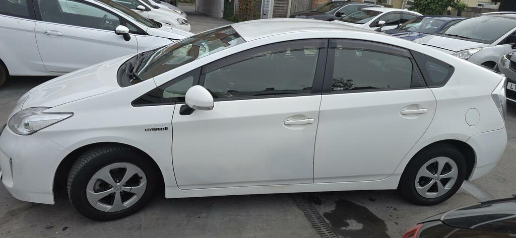 Toyota Prius Hatchback KX14HYG White #5