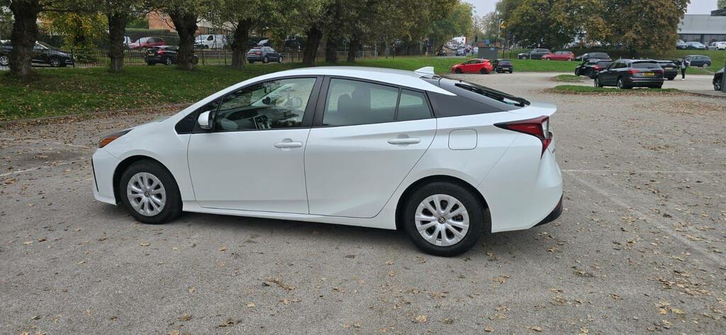 Toyota Prius Hatchback FD21OGH White #5