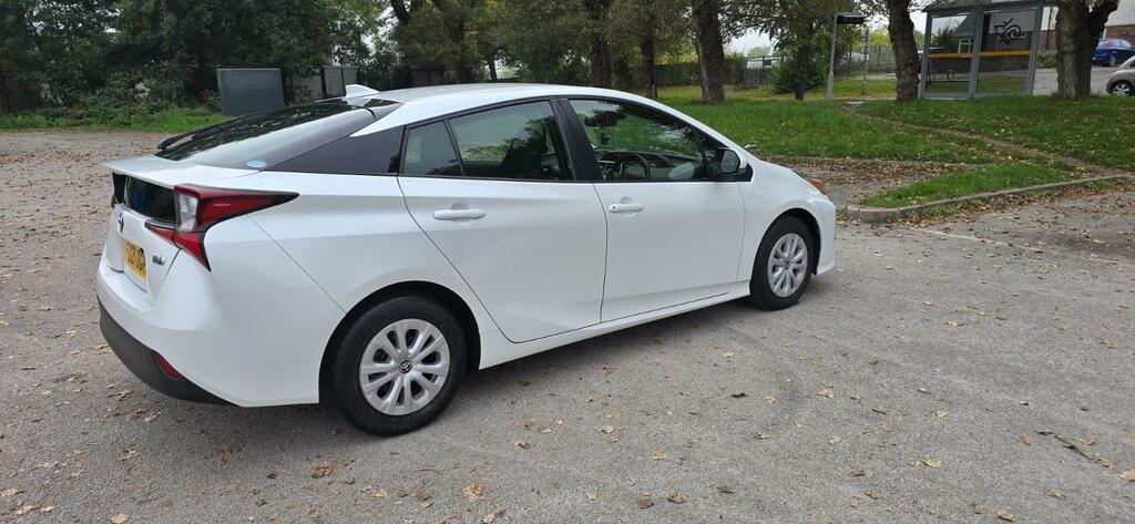Toyota Prius Hatchback FD21OGH White #2