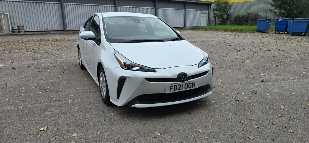 Toyota Prius Hatchback FD21OGH White #4