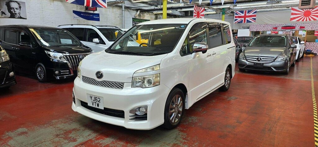 Toyota Voxy 1.8 Hybrid 202424 8 Seats Ulez Free Fresh I Black #1