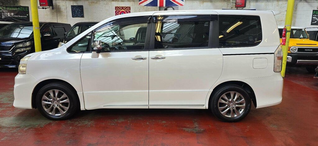 Toyota Voxy 1.8 Hybrid 202424 8 Seats Ulez Free Fresh I Black #29