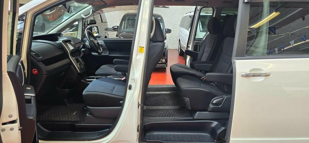 Toyota Voxy 1.8 Hybrid 202424 8 Seats Ulez Free Fresh I Black #8