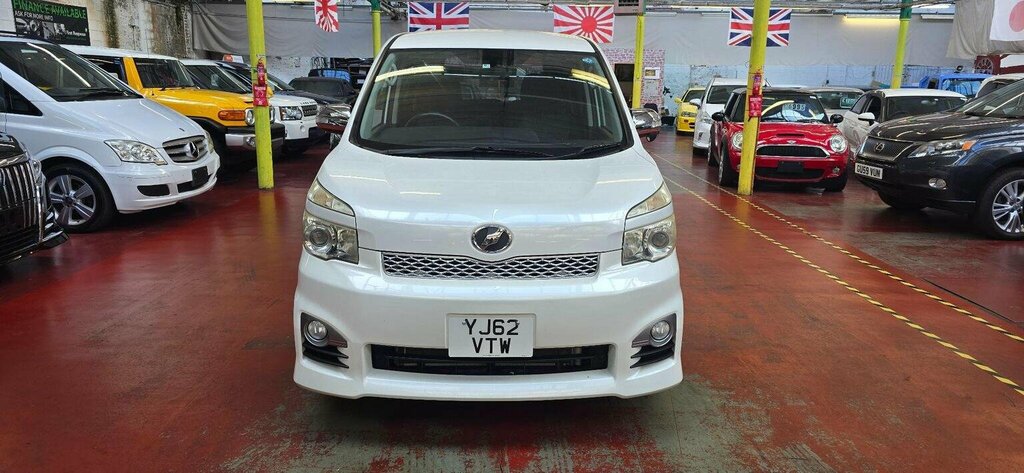 Toyota Voxy 1.8 Hybrid 202424 8 Seats Ulez Free Fresh I Black #2