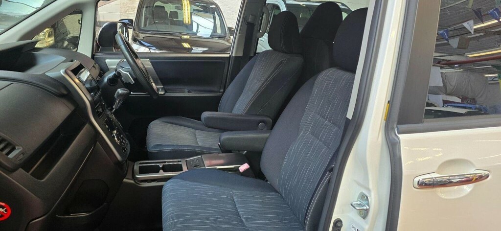 Toyota Voxy 1.8 Hybrid 202424 8 Seats Ulez Free Fresh I Black #36