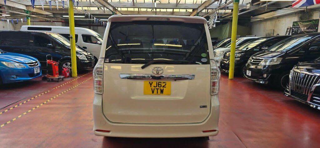Toyota Voxy 1.8 Hybrid 202424 8 Seats Ulez Free Fresh I Black #31
