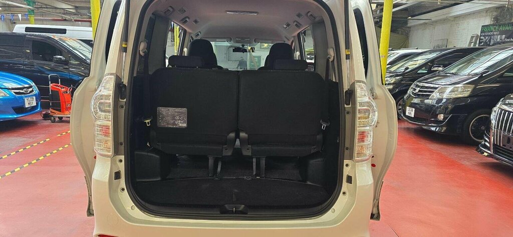 Toyota Voxy 1.8 Hybrid 202424 8 Seats Ulez Free Fresh I Black #24