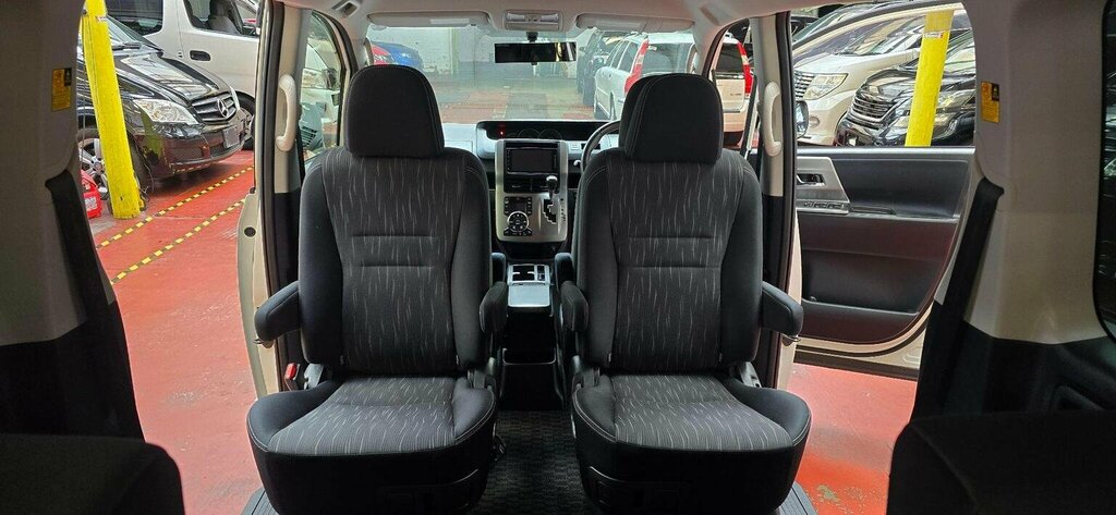 Toyota Voxy 1.8 Hybrid 202424 8 Seats Ulez Free Fresh I Black #7